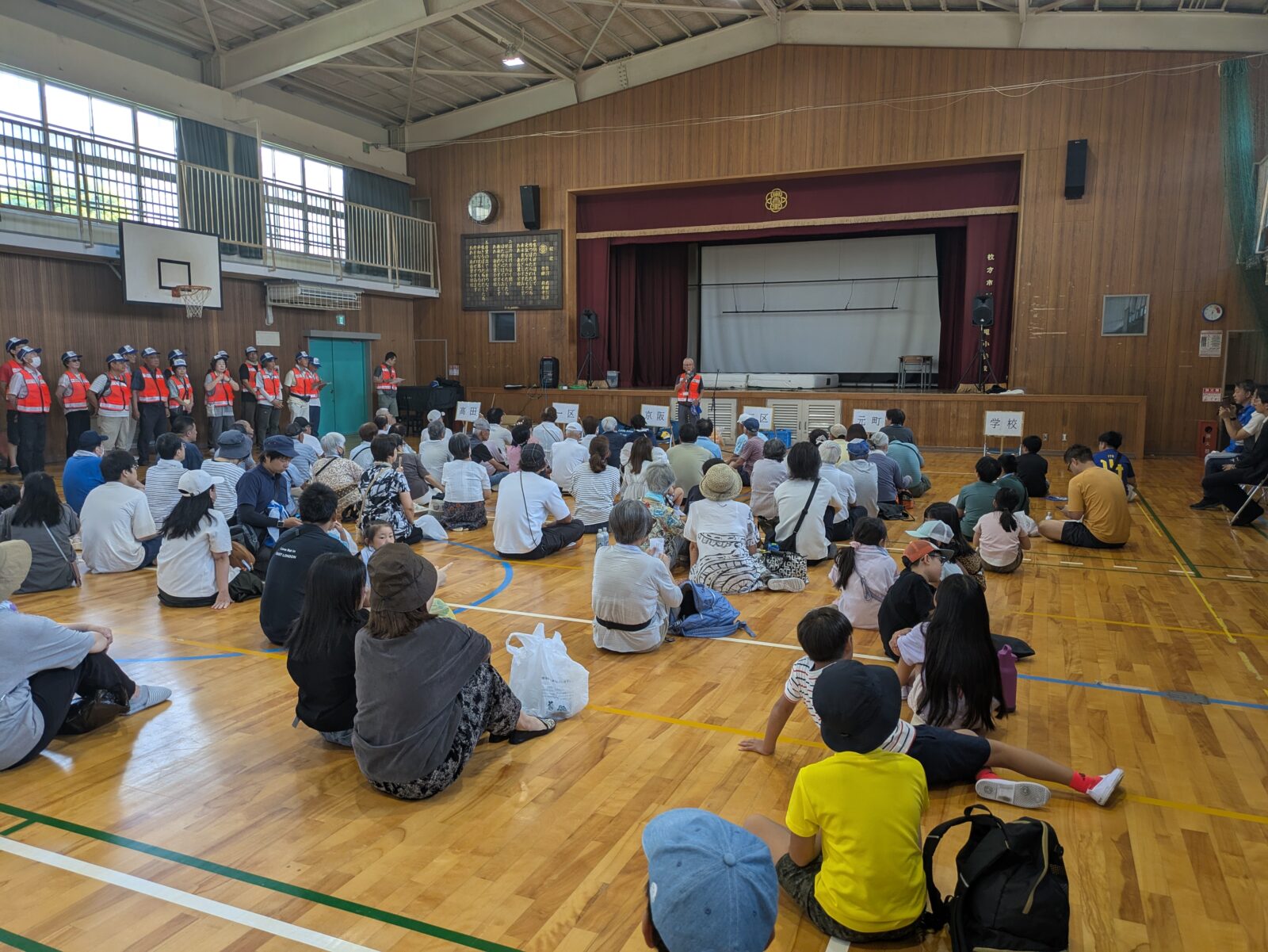 枚方市東香里小学校「自主防災訓練」レポート｜起震車・煙道・AED講習