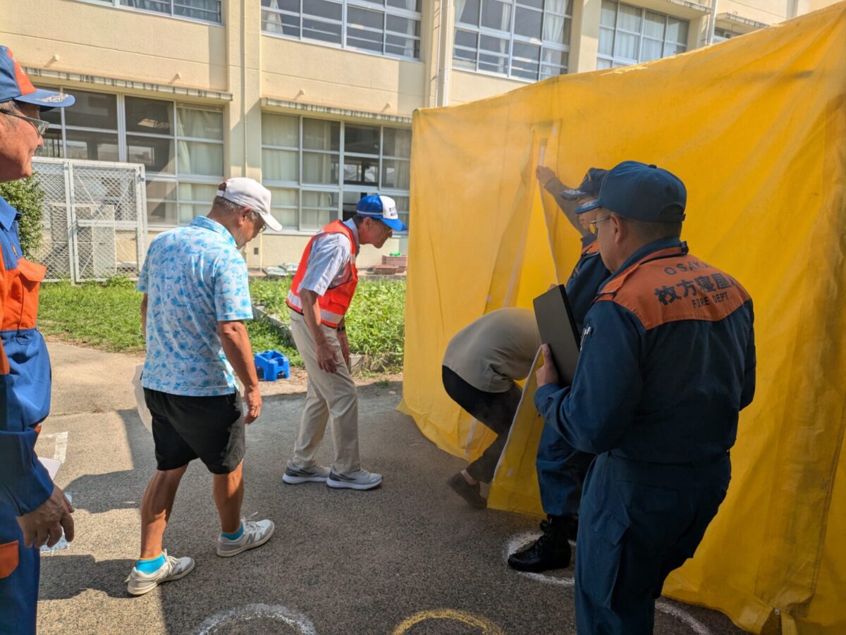 枚方市東香里小学校「自主防災訓練」レポート｜起震車・煙道・AED講習