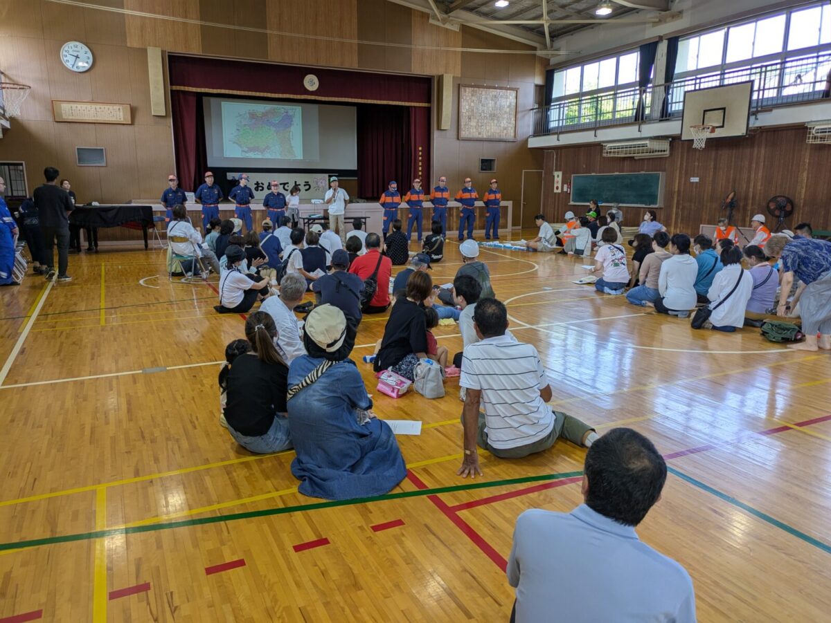 枚方市香陽小学校「第22回自主防災訓練」レポート|避難所開設・毛布搬出・消火訓練・AED講習