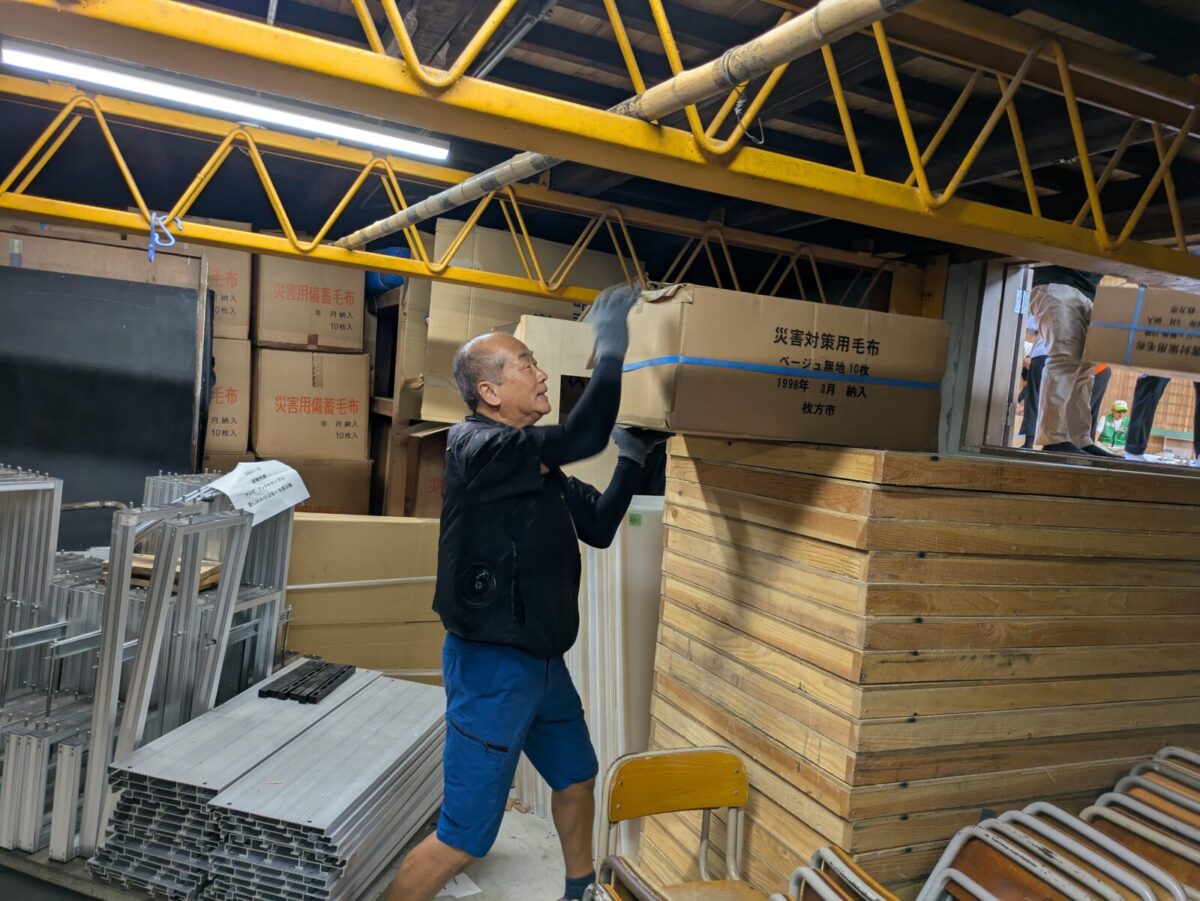 枚方市香陽小学校「第22回自主防災訓練」レポート|避難所開設・毛布搬出・消火訓練・AED講習