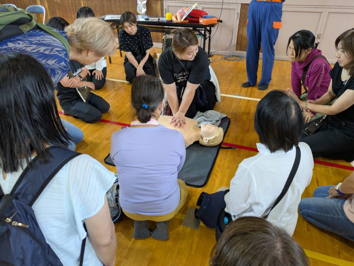 枚方市香陽小学校「第22回自主防災訓練」レポート|避難所開設・毛布搬出・消火訓練・AED講習