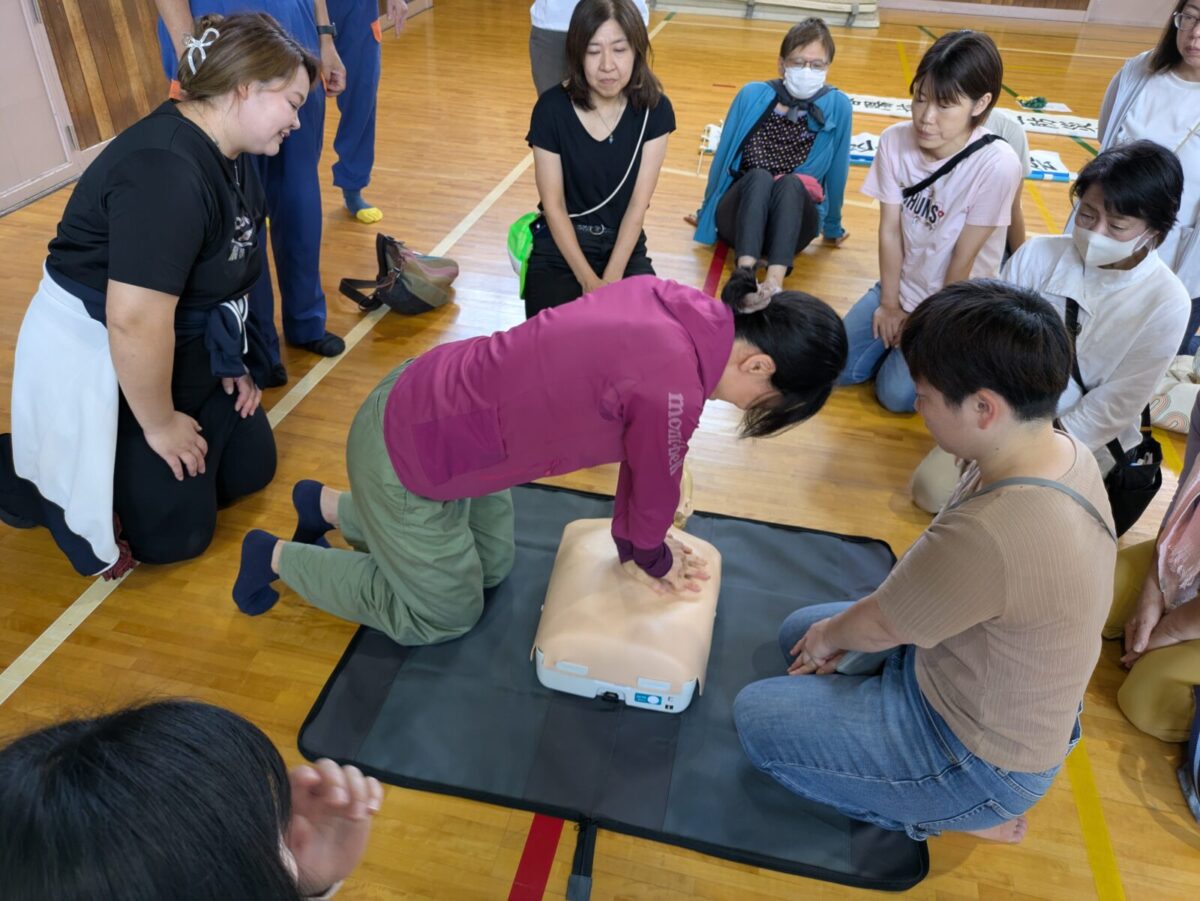 枚方市香陽小学校「第22回自主防災訓練」レポート|避難所開設・毛布搬出・消火訓練・AED講習