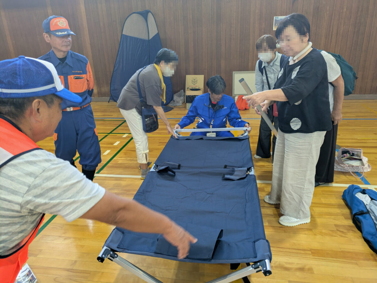 枚方市東香里小学校「自主防災訓練」レポート｜起震車・煙道・AED講習