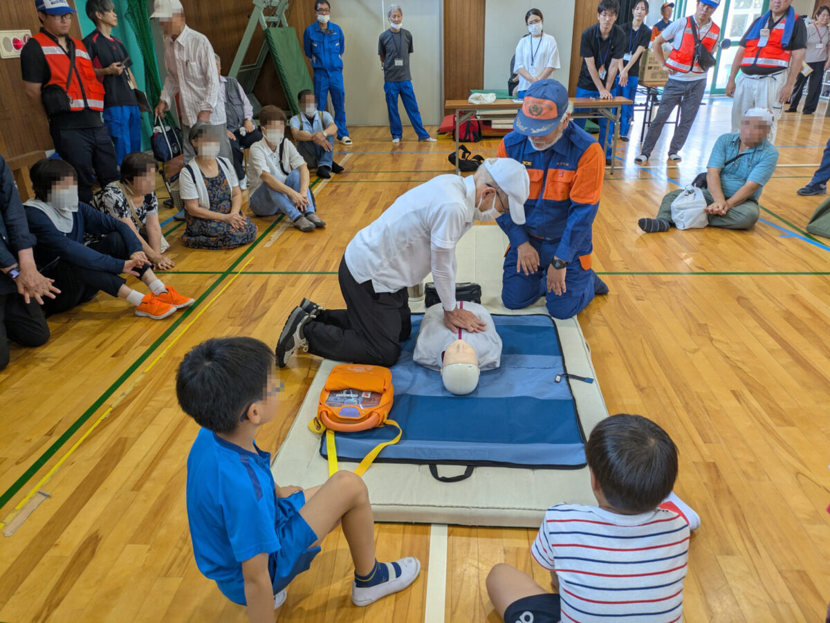 枚方市東香里小学校「自主防災訓練」レポート｜起震車・煙道・AED講習